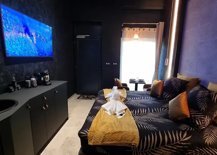 Orm - Detente & Balneo Privee Apartment