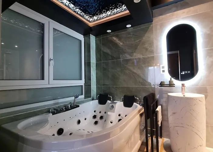 Orm - Detente & Balneo Privee Apartment